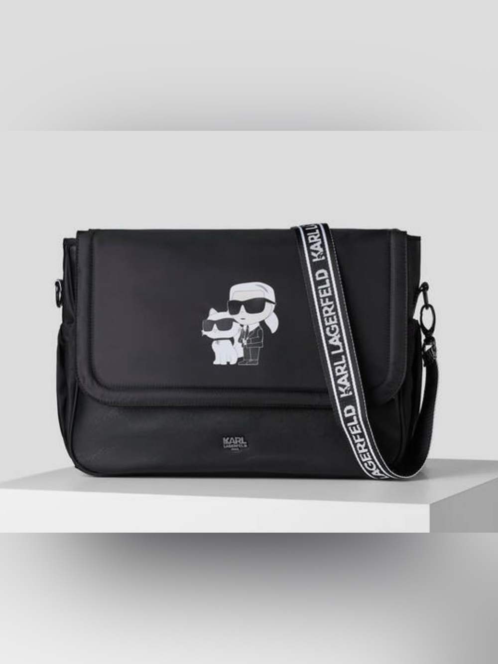 Karl Lagerfeld Diaper bag in very good condition;i only used it 3 time